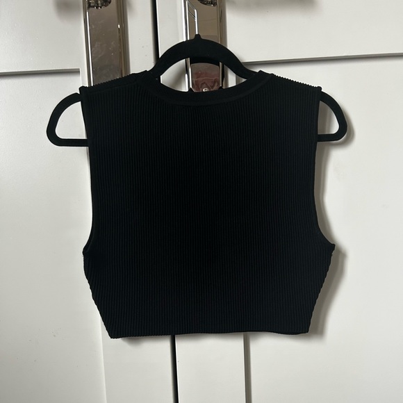 Aritzia Babaton Black Ribbed Top - Picture 3 of 3